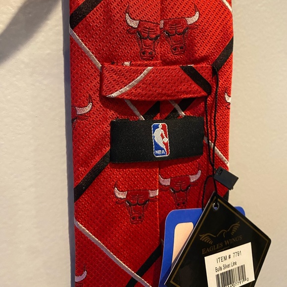 NBA Ties Men's Chicago Bulls Necktie Basketball 100% Silk Tie Red Black NWT - Picture 2 of 8